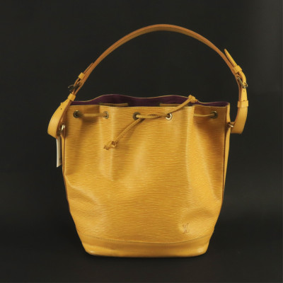 Sold at Auction: Louis Vuitton, LOUIS VUITTON NOE PM GREEN LEATHER BUCKET  BAG