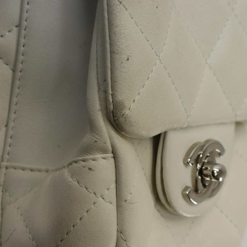 Lot - A Chanel Cambon Ligne Twin Pocket crossbody bag