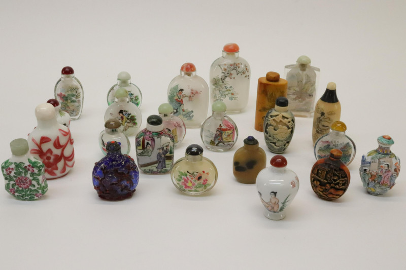 Past auction: Five Chinese snuff bottles 20th century