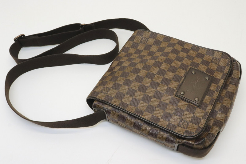 Sold at Auction: Louis Vuitton, LOUIS VUITTON, BROOKLYN MESSENGER BAG